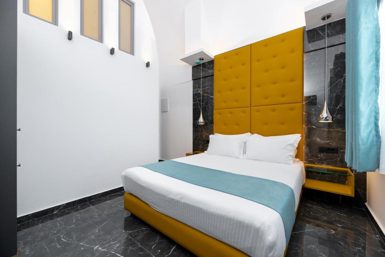 Deluxe Hotel Santorini Fira  Exterior photo