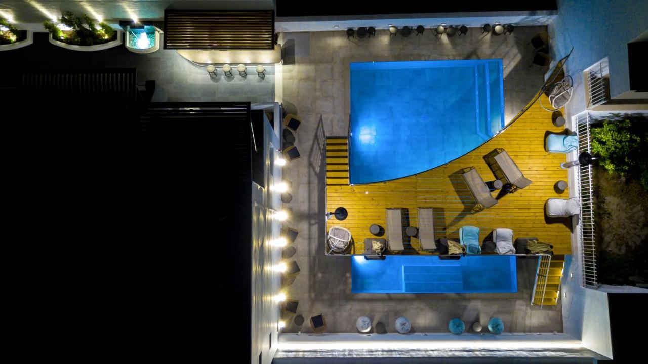 Deluxe Hotel Santorini Fira  Exterior photo