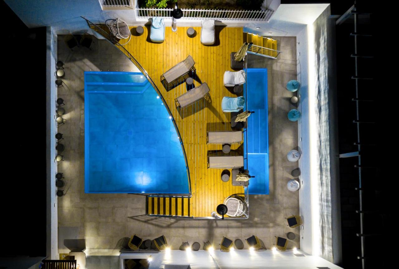 Deluxe Hotel Santorini Fira  Exterior photo