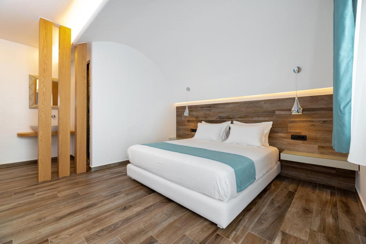 Deluxe Hotel Santorini Fira  Exterior photo